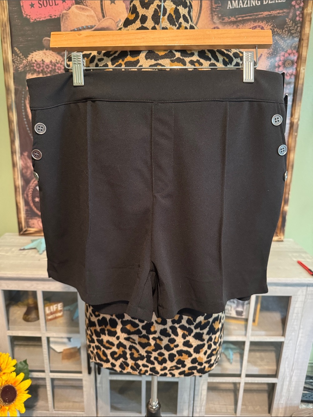NWT Crazy Train Women’s Black Button-Accent Shorts Sz 2XL